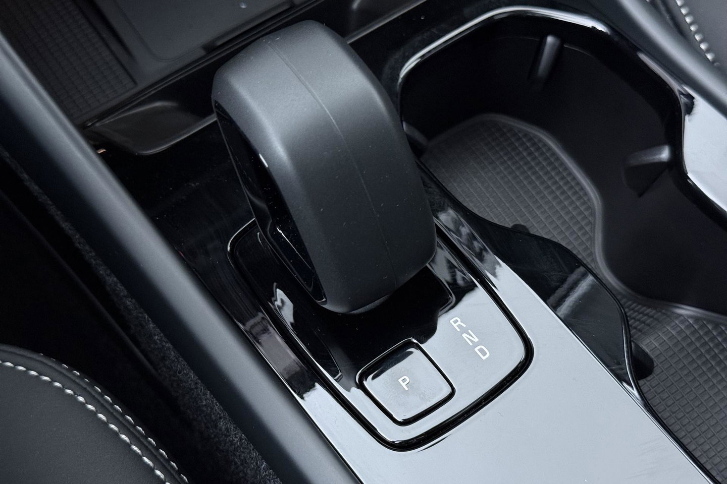 Volvo EX40 Twin Motor Plus Black Edition 82 kWh | ACC | Panoramadak | 360° Camera | Harman/Kardon | Stoel+Stuurverwarming