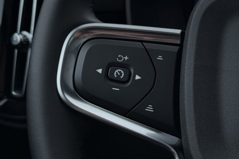 Volvo EX40 Twin Motor Plus Black Edition 82 kWh | ACC | Panoramadak | 360° Camera | Harman/Kardon | Stoel+Stuurverwarming