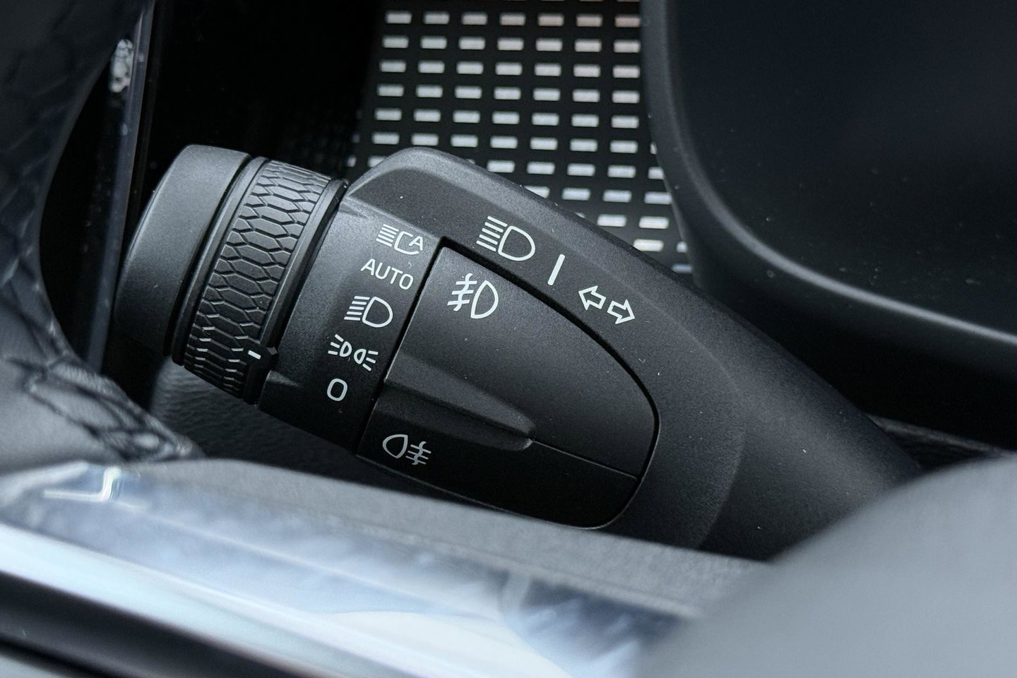 Volvo EX40 Twin Motor Plus Black Edition 82 kWh | ACC | Panoramadak | 360° Camera | Harman/Kardon | Stoel+Stuurverwarming