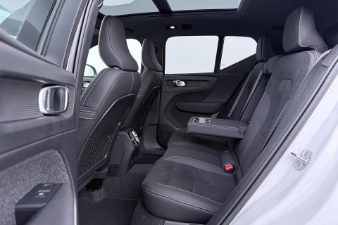 Volvo EX40 Twin Motor Plus Black Edition 82 kWh | ACC | Panoramadak | 360° Camera | Harman/Kardon | Stoel+Stuurverwarming