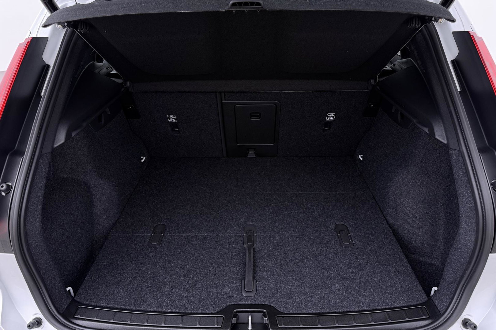 Volvo EX40 Twin Motor Plus Black Edition 82 kWh | ACC | Panoramadak | 360° Camera | Harman/Kardon | Stoel+Stuurverwarming