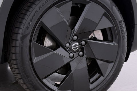 Volvo EX40 Twin Motor Plus Black Edition 82 kWh | ACC | Panoramadak | 360° Camera | Harman/Kardon | Stoel+Stuurverwarming