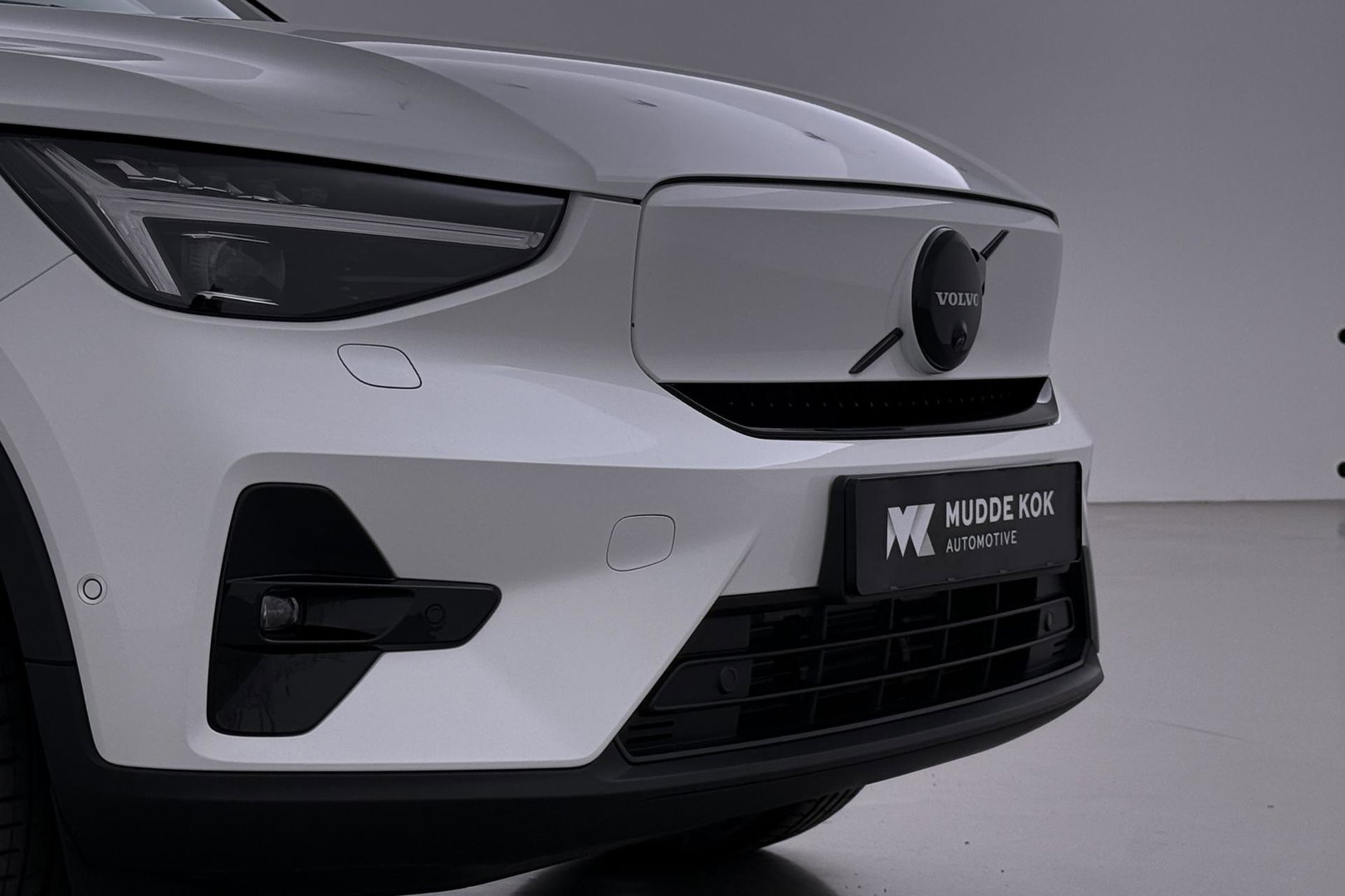 Volvo EX40 Twin Motor Plus Black Edition 82 kWh | ACC | Panoramadak | 360° Camera | Harman/Kardon | Stoel+Stuurverwarming