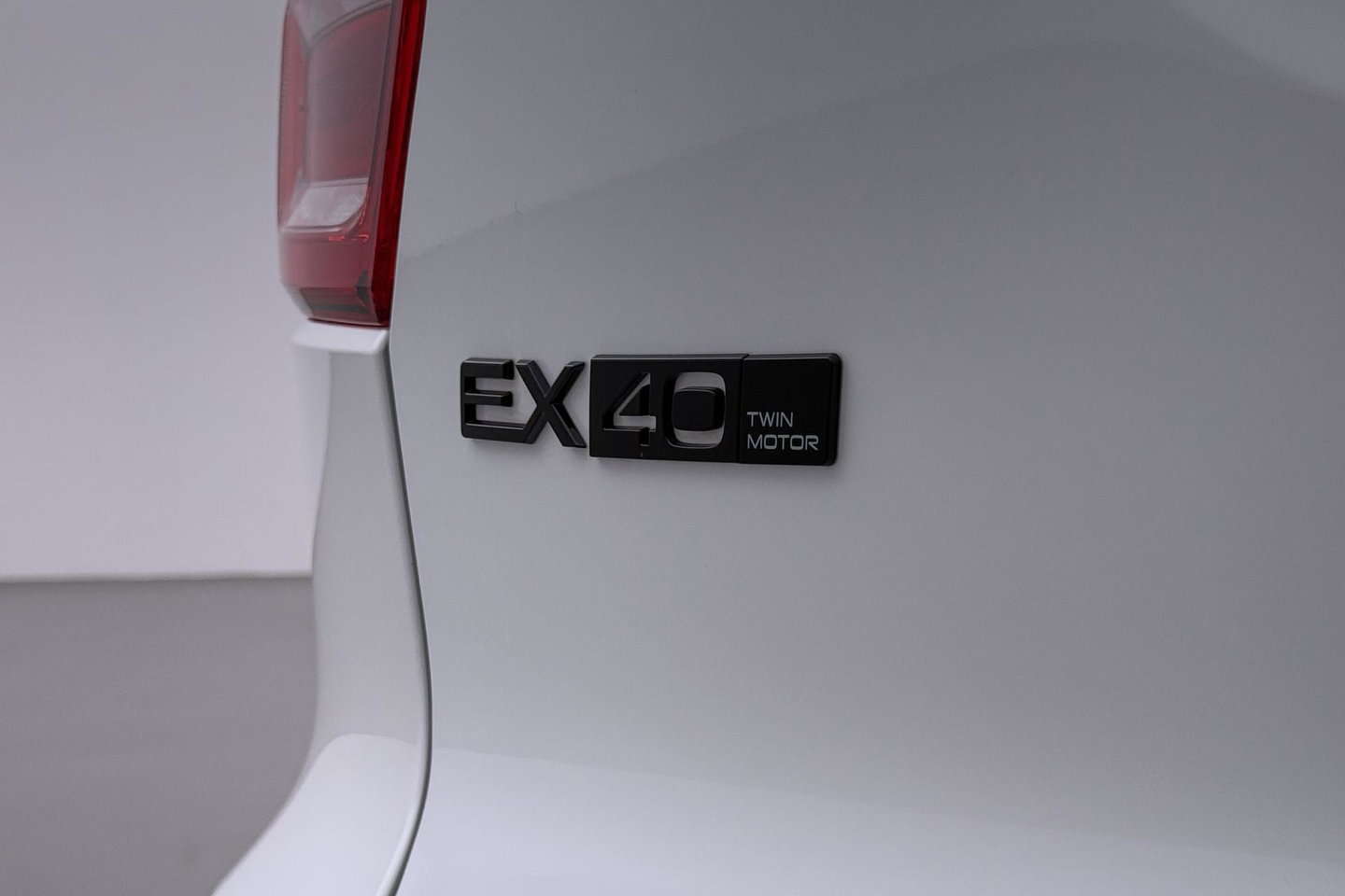 Volvo EX40 Twin Motor Plus Black Edition 82 kWh | ACC | Panoramadak | 360° Camera | Harman/Kardon | Stoel+Stuurverwarming