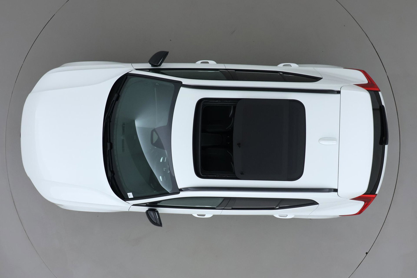 Volvo EX40 Twin Motor Plus Black Edition 82 kWh | ACC | Panoramadak | 360° Camera | Harman/Kardon | Stoel+Stuurverwarming