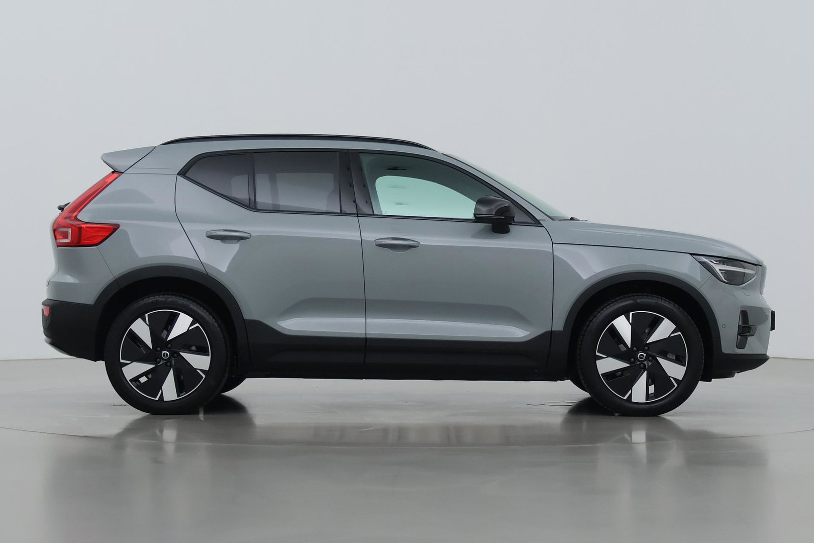 Volvo EX40 Single Motor Extended Range Plus 82 kWh | ACC | Harman/Kardon | 360° Camera | BLIS | Stoel+Stuurverwarming | 19 Inch