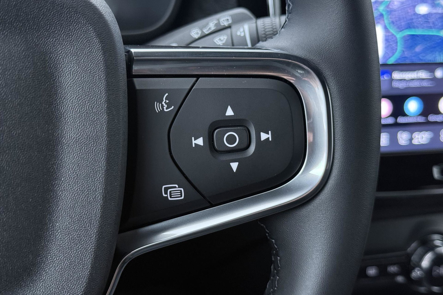 Volvo EX40 Single Motor Extended Range Plus 82 kWh | ACC | Harman/Kardon | 360° Camera | BLIS | Stoel+Stuurverwarming | 19 Inch