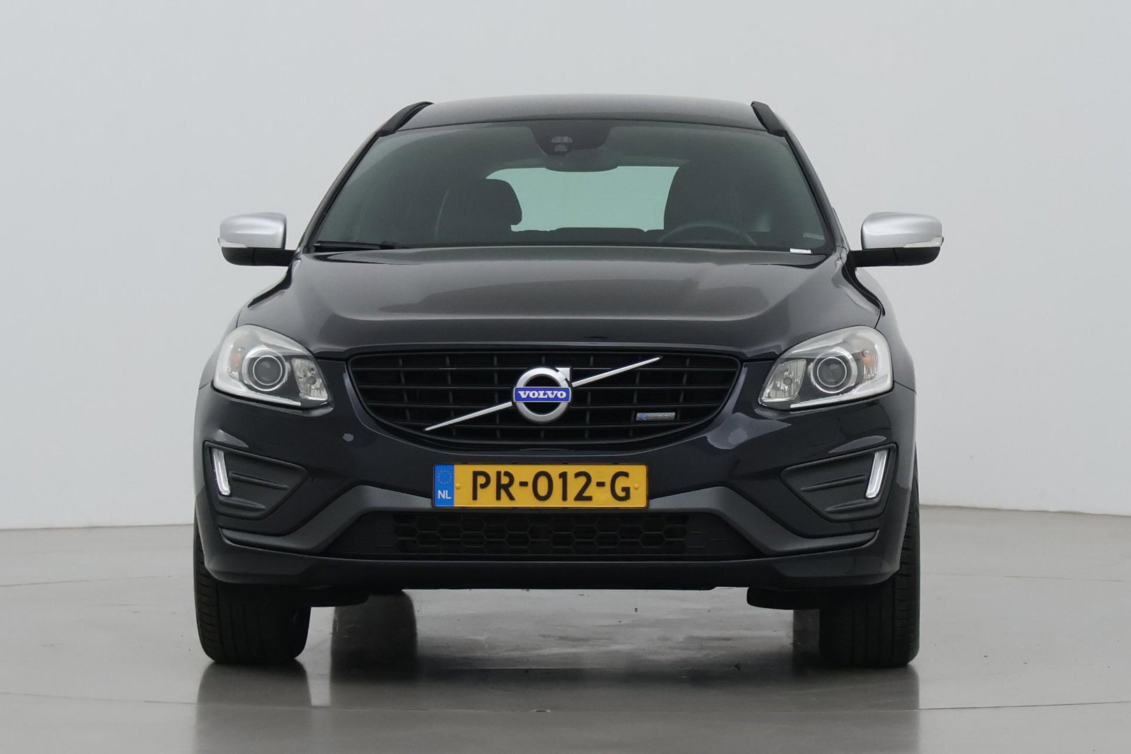 Volvo XC60 2.4 D4 R-Design | 5-Cilinder | Trekhaak | Stoelverwarming | 18 Inch