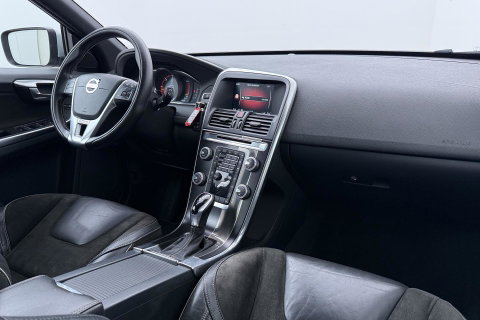 Volvo XC60 2.4 D4 R-Design | 5-Cilinder | Trekhaak | Stoelverwarming | 18 Inch