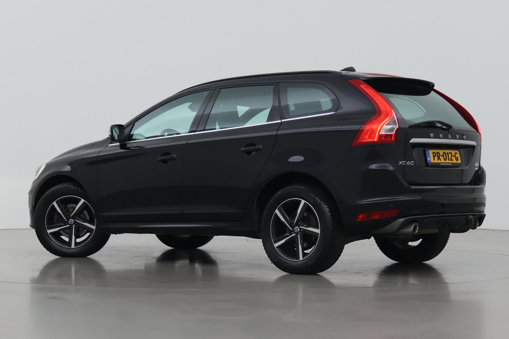 Volvo XC60 2.4 D4 R-Design | 5-Cilinder | Trekhaak | Stoelverwarming | 18 Inch