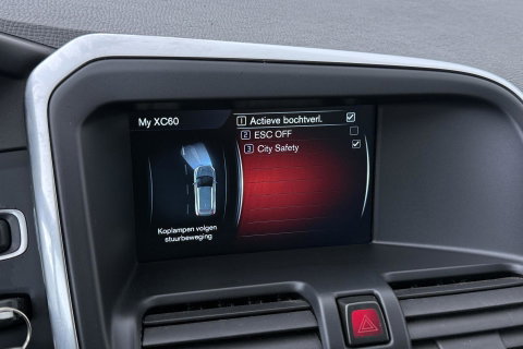 Volvo XC60 2.4 D4 R-Design | 5-Cilinder | Trekhaak | Stoelverwarming | 18 Inch
