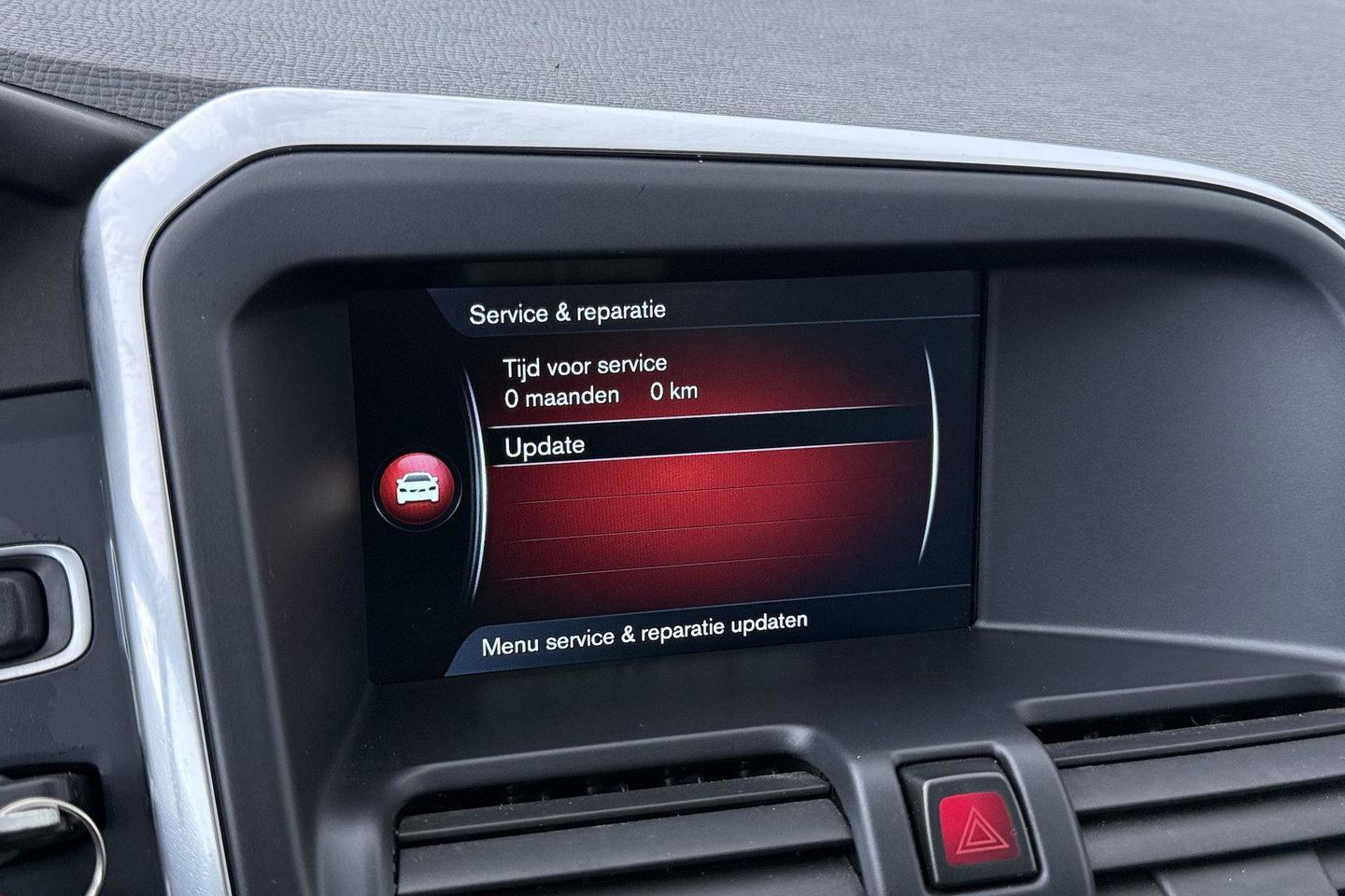Volvo XC60 2.4 D4 R-Design | 5-Cilinder | Trekhaak | Stoelverwarming | 18 Inch