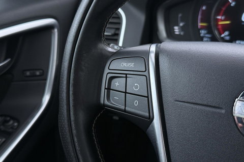 Volvo XC60 2.4 D4 R-Design | 5-Cilinder | Trekhaak | Stoelverwarming | 18 Inch