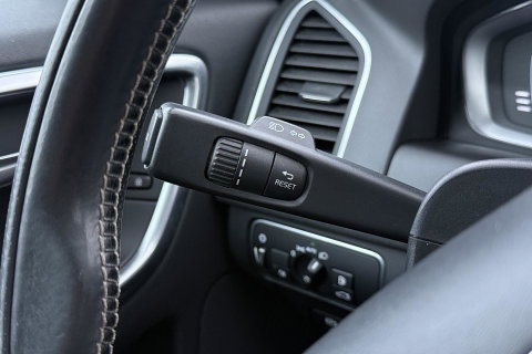 Volvo XC60 2.4 D4 R-Design | 5-Cilinder | Trekhaak | Stoelverwarming | 18 Inch