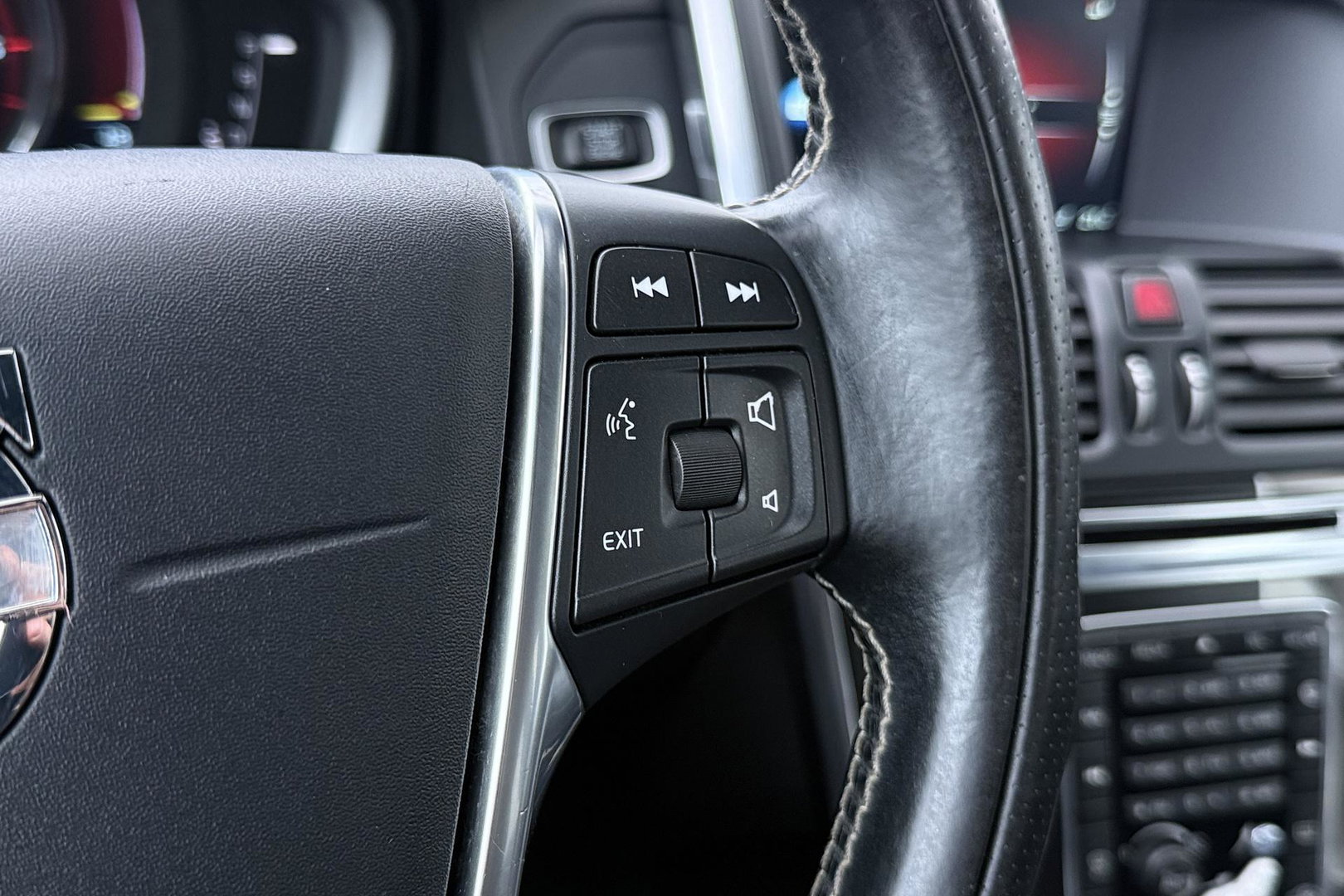Volvo XC60 2.4 D4 R-Design | 5-Cilinder | Trekhaak | Stoelverwarming | 18 Inch
