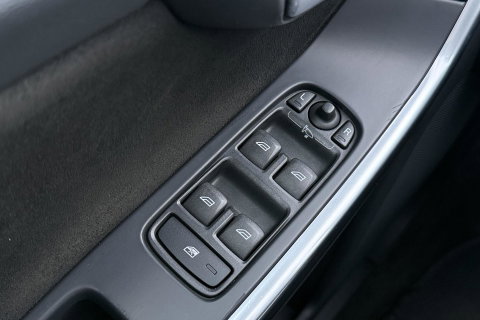 Volvo XC60 2.4 D4 R-Design | 5-Cilinder | Trekhaak | Stoelverwarming | 18 Inch