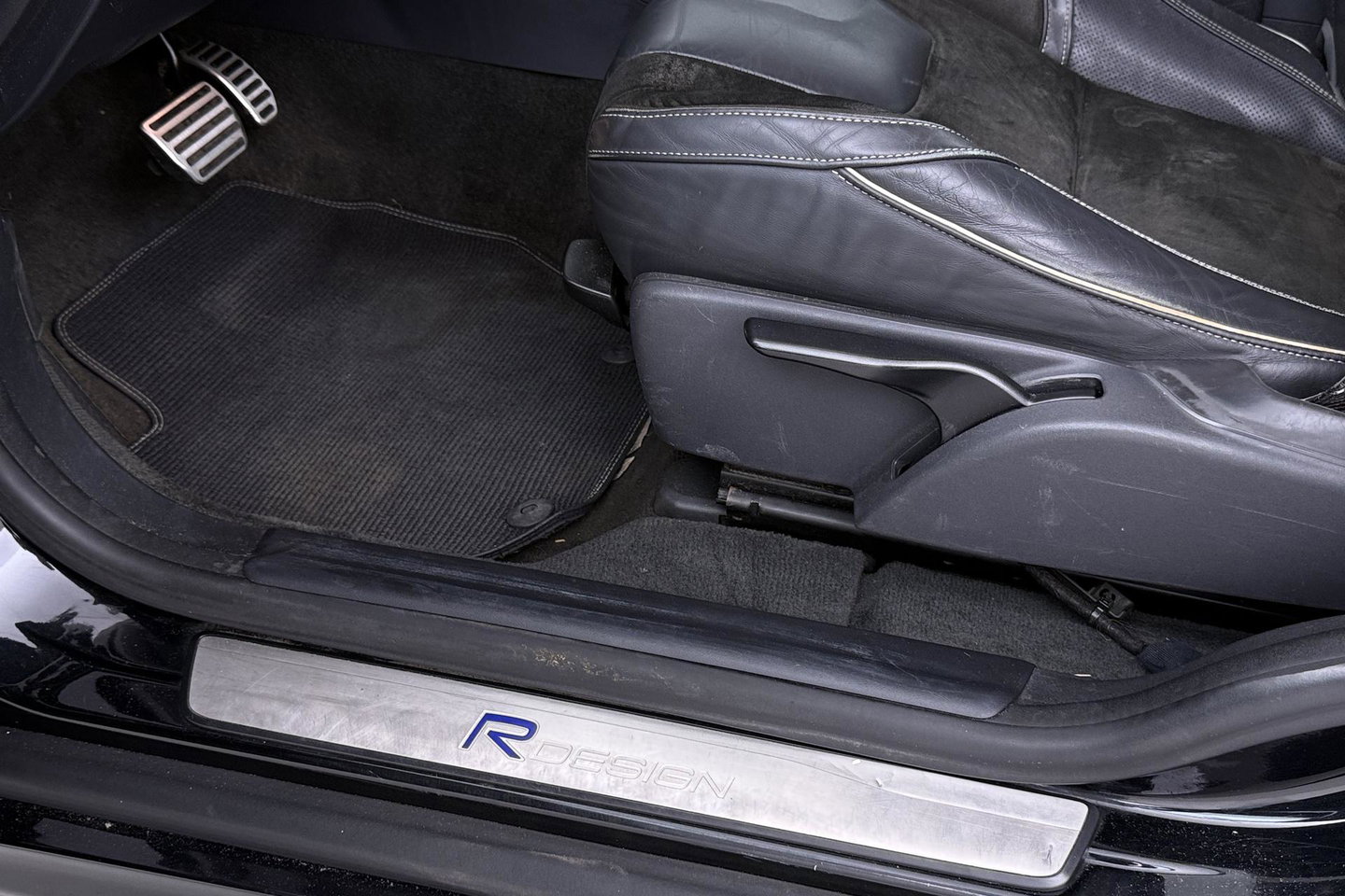 Volvo XC60 2.4 D4 R-Design | 5-Cilinder | Trekhaak | Stoelverwarming | 18 Inch