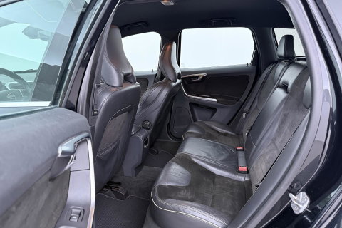Volvo XC60 2.4 D4 R-Design | 5-Cilinder | Trekhaak | Stoelverwarming | 18 Inch