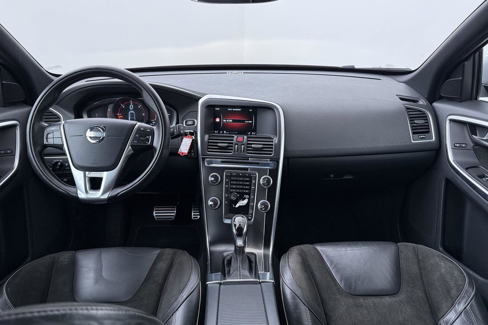 Volvo XC60 2.4 D4 R-Design | 5-Cilinder | Trekhaak | Stoelverwarming | 18 Inch