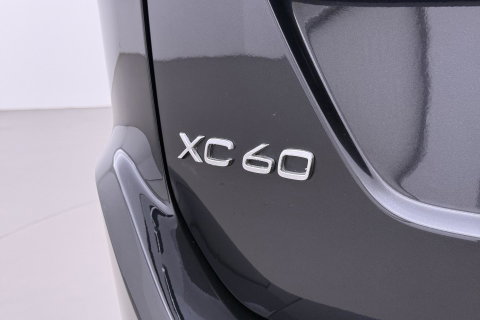 Volvo XC60 2.4 D4 R-Design | 5-Cilinder | Trekhaak | Stoelverwarming | 18 Inch