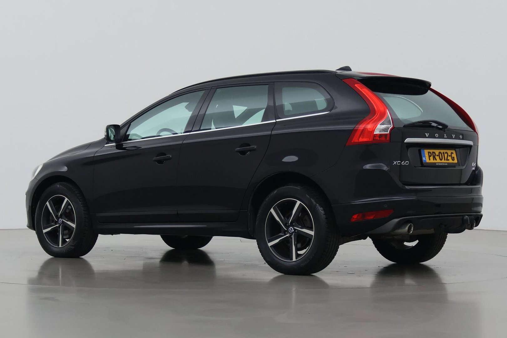 Volvo XC60 2.4 D4 R-Design | 5-Cilinder | Trekhaak | Stoelverwarming | 18 Inch
