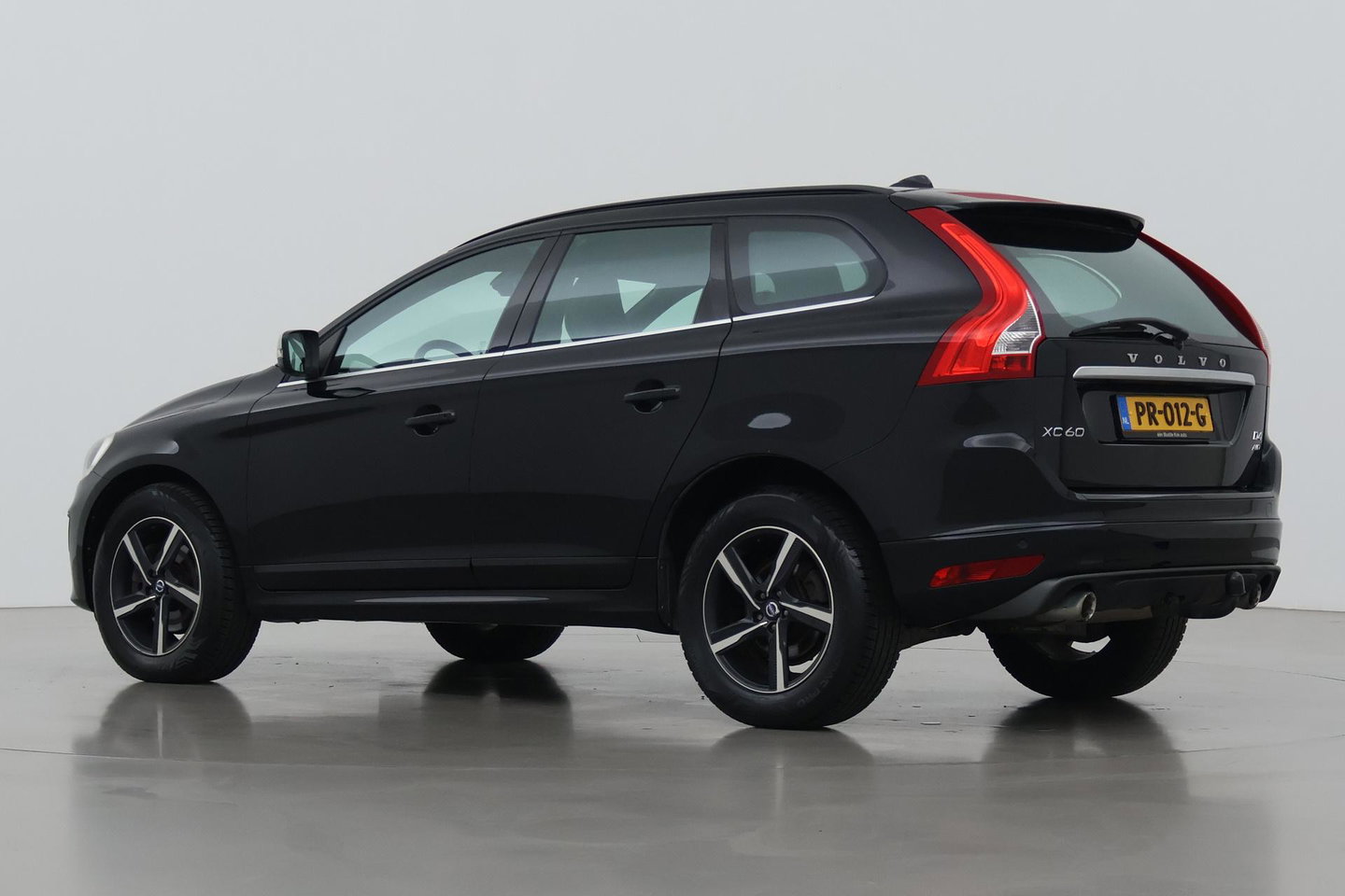 Volvo XC60 2.4 D4 R-Design | 5-Cilinder | Trekhaak | Stoelverwarming | 18 Inch