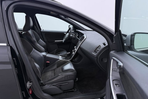 Volvo XC60 2.4 D4 R-Design | 5-Cilinder | Trekhaak | Stoelverwarming | 18 Inch
