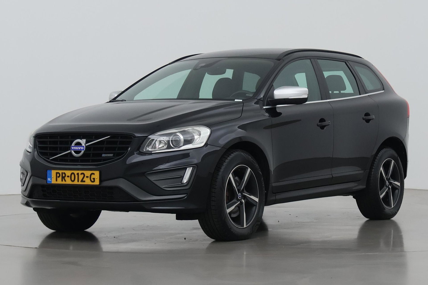 Volvo XC60 2.4 D4 R-Design | 5-Cilinder | Trekhaak | Stoelverwarming | 18 Inch