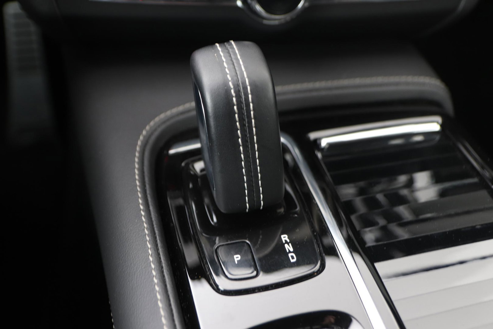 Volvo S90 T8 AWD R-Design | Trekhaak | ACC | Vol-Leder | Ventilatie | Stoel+Stuurverwarming | Camera