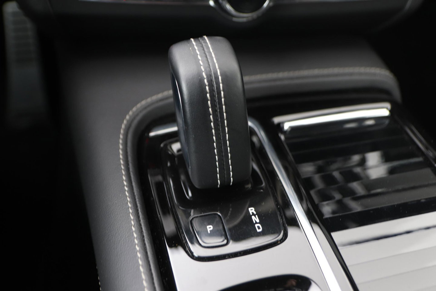 Volvo S90 T8 AWD R-Design | Trekhaak | ACC | Vol-Leder | Ventilatie | Stoel+Stuurverwarming | Camera