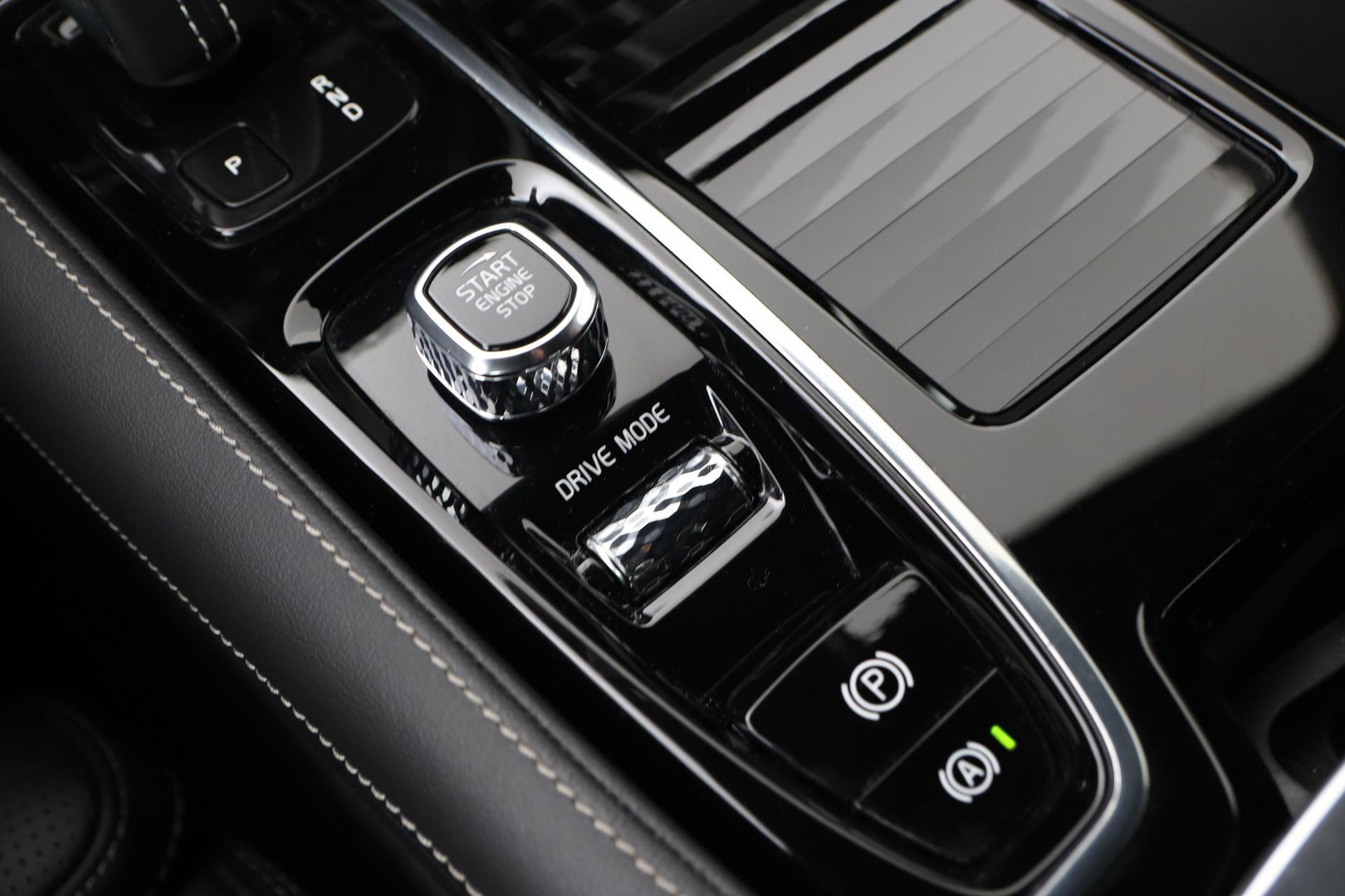 Volvo S90 T8 AWD R-Design | Trekhaak | ACC | Vol-Leder | Ventilatie | Stoel+Stuurverwarming | Camera