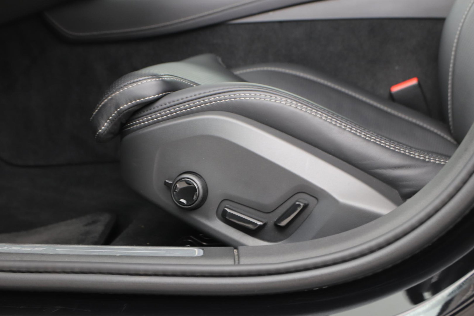 Volvo S90 T8 AWD R-Design | Trekhaak | ACC | Vol-Leder | Ventilatie | Stoel+Stuurverwarming | Camera