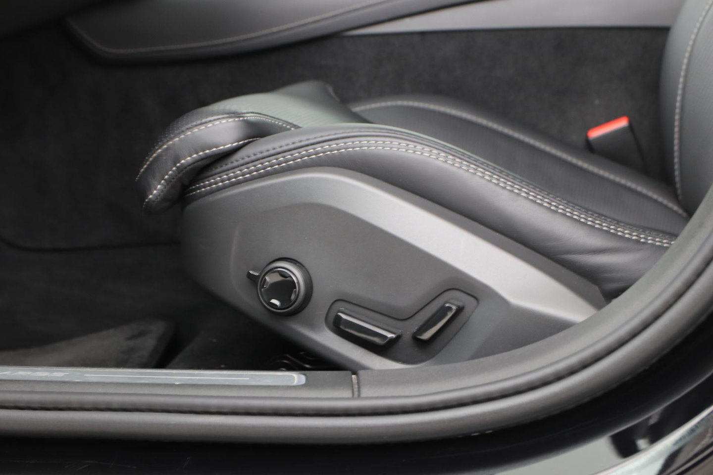 Volvo S90 T8 AWD R-Design | Trekhaak | ACC | Vol-Leder | Ventilatie | Stoel+Stuurverwarming | Camera