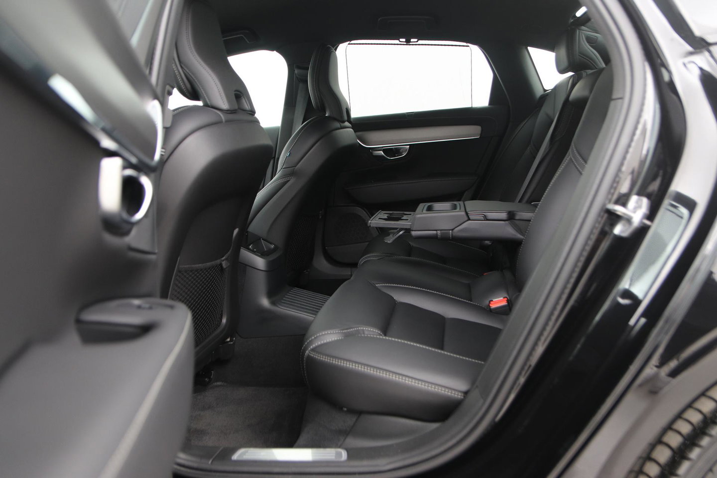 Volvo S90 T8 AWD R-Design | Trekhaak | ACC | Vol-Leder | Ventilatie | Stoel+Stuurverwarming | Camera