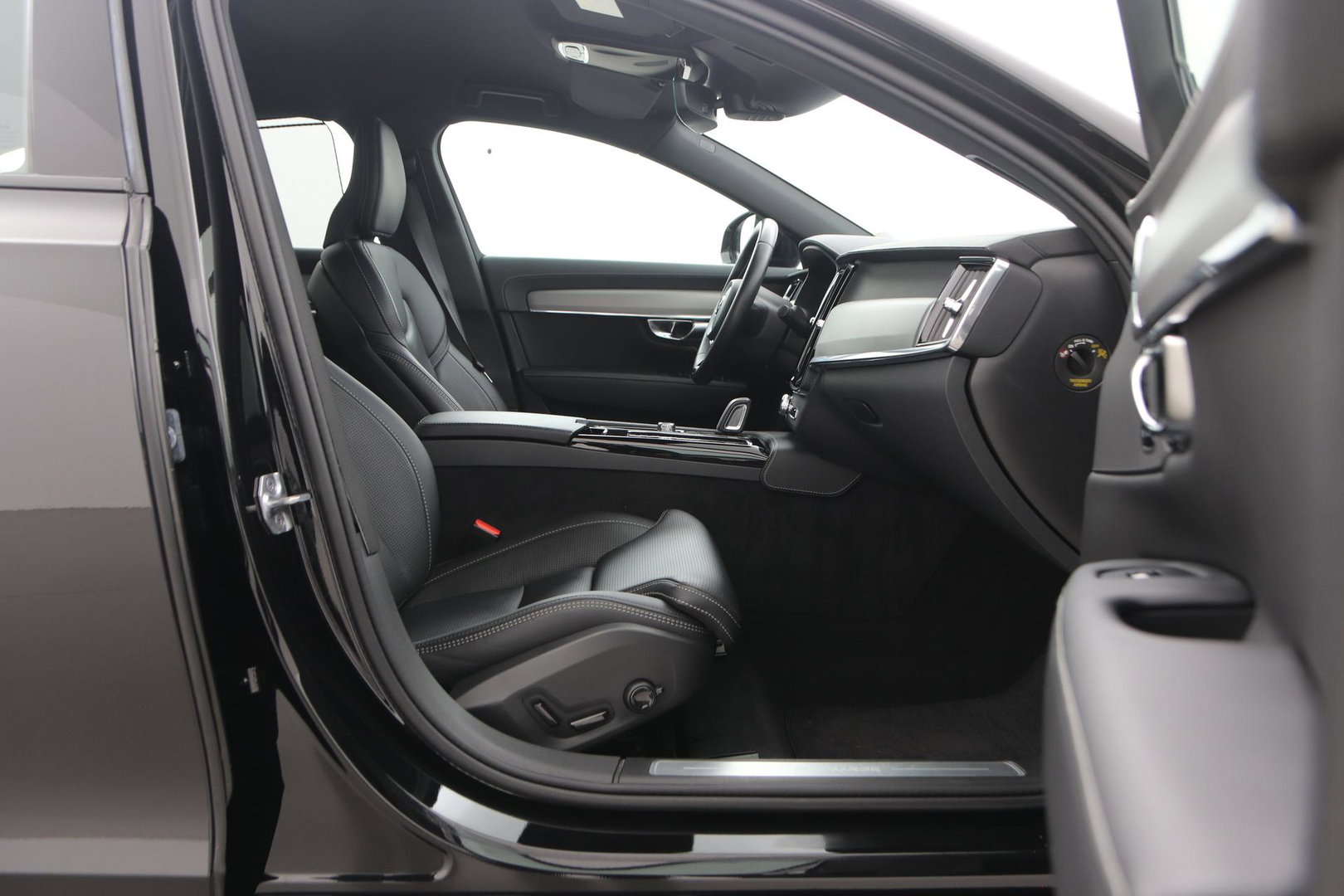 Volvo S90 T8 AWD R-Design | Trekhaak | ACC | Vol-Leder | Ventilatie | Stoel+Stuurverwarming | Camera