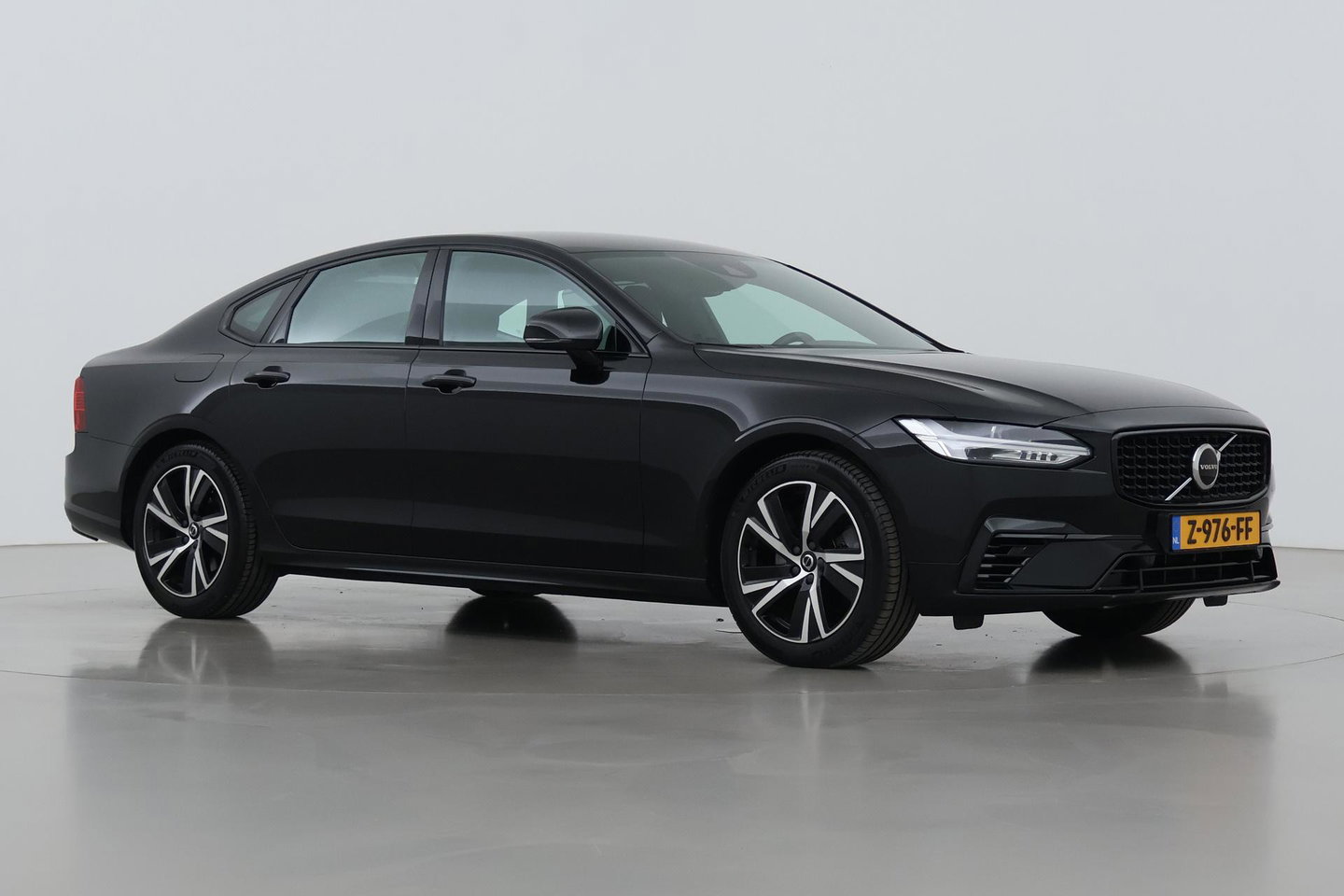 Volvo S90 T8 AWD R-Design | Trekhaak | ACC | Vol-Leder | Ventilatie | Stoel+Stuurverwarming | Camera