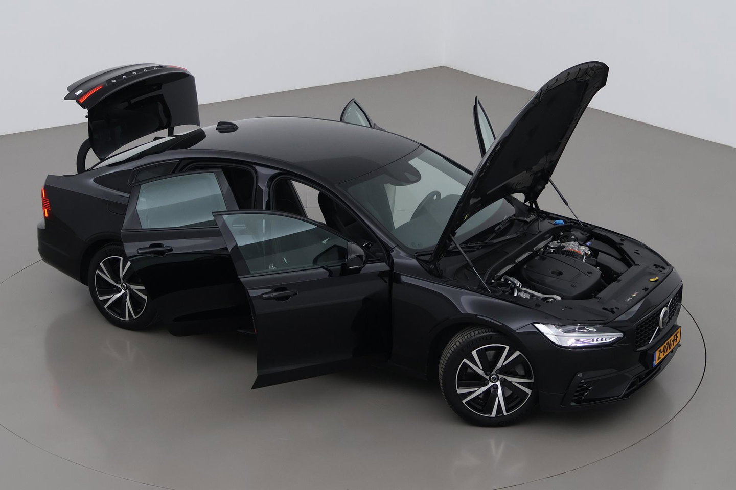 Volvo S90 T8 AWD R-Design | Trekhaak | ACC | Vol-Leder | Ventilatie | Stoel+Stuurverwarming | Camera