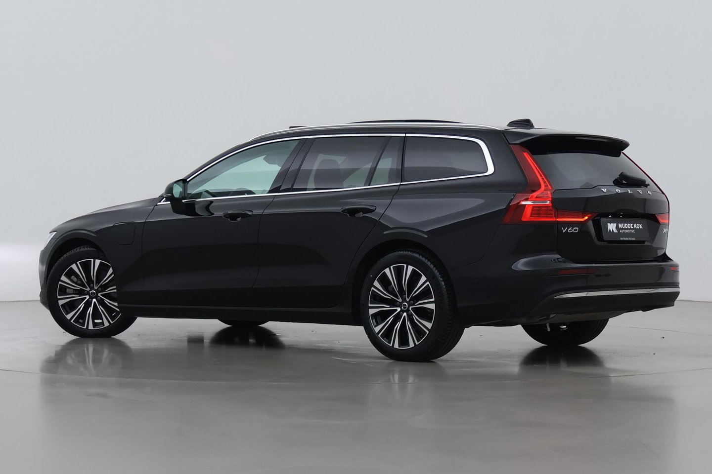 Volvo V60 T6 Plug-in hybrid Plus Bright | ACC | Panoramadak | 360° Camera | Head-Up | Harman/Kardon | Stoel+Stuurverwarming | Keyless | Getint Glas