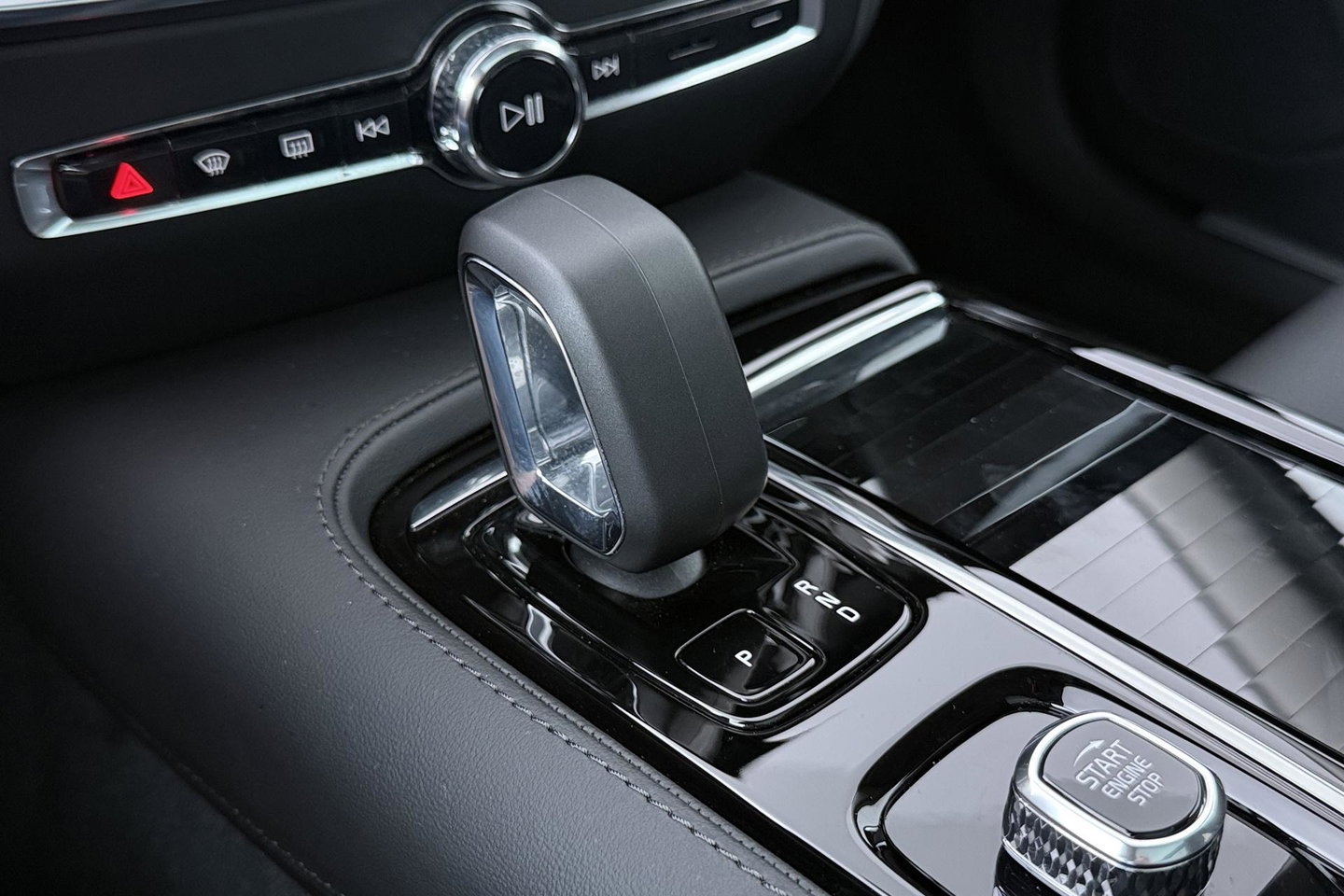 Volvo V60 T6 Plug-in hybrid Plus Bright | ACC | Panoramadak | 360° Camera | Head-Up | Harman/Kardon | Stoel+Stuurverwarming | Keyless | Getint Glas