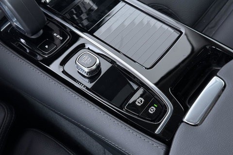 Volvo V60 T6 Plug-in hybrid Plus Bright | ACC | Panoramadak | 360° Camera | Head-Up | Harman/Kardon | Stoel+Stuurverwarming | Keyless | Getint Glas