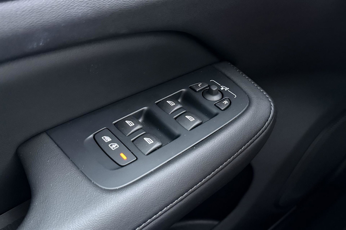 Volvo V60 T6 Plug-in hybrid Plus Bright | ACC | Panoramadak | 360° Camera | Head-Up | Harman/Kardon | Stoel+Stuurverwarming | Keyless | Getint Glas