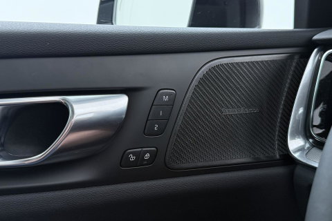 Volvo V60 T6 Plug-in hybrid Plus Bright | ACC | Panoramadak | 360° Camera | Head-Up | Harman/Kardon | Stoel+Stuurverwarming | Keyless | Getint Glas