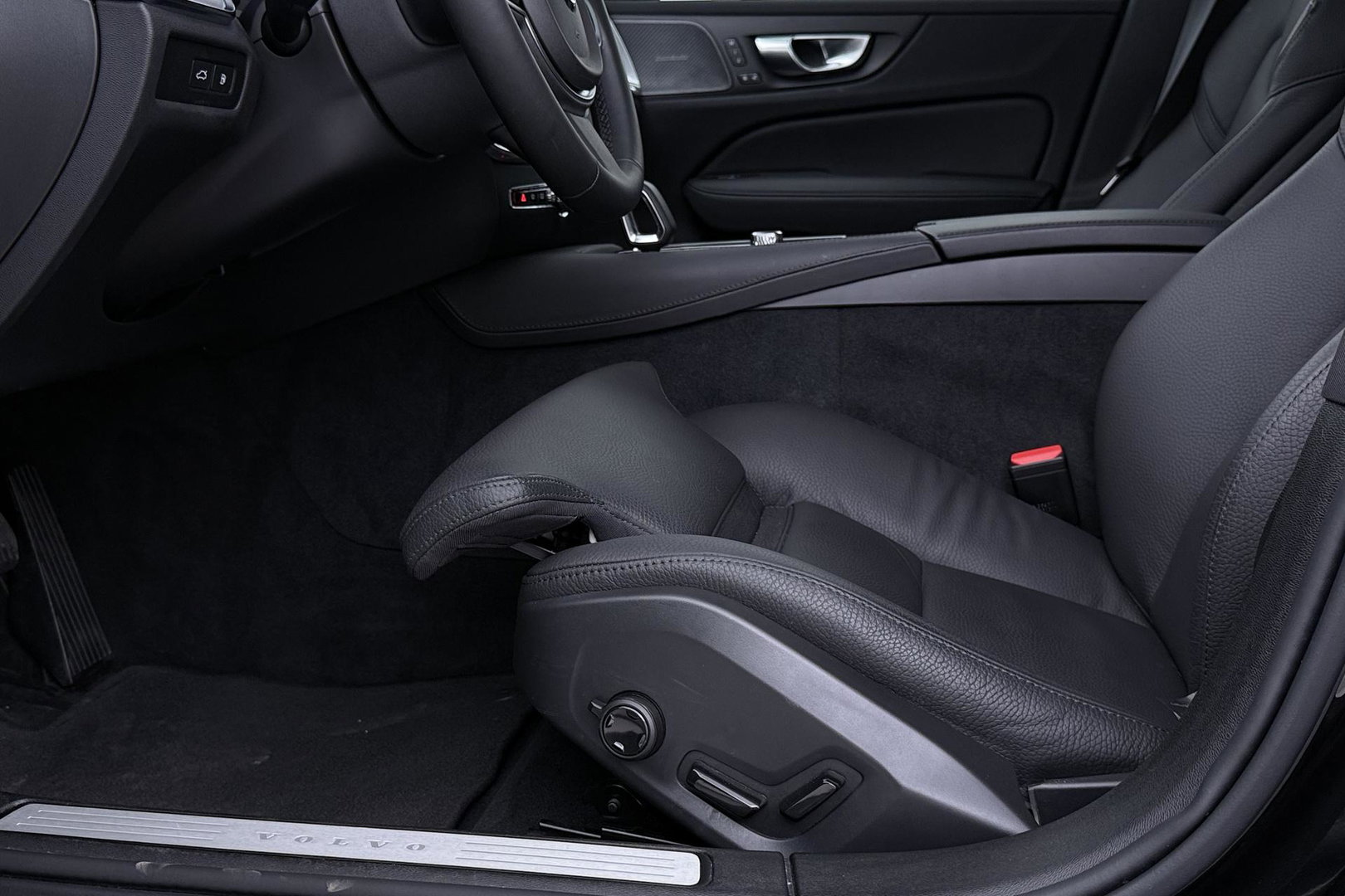 Volvo V60 T6 Plug-in hybrid Plus Bright | ACC | Panoramadak | 360° Camera | Head-Up | Harman/Kardon | Stoel+Stuurverwarming | Keyless | Getint Glas