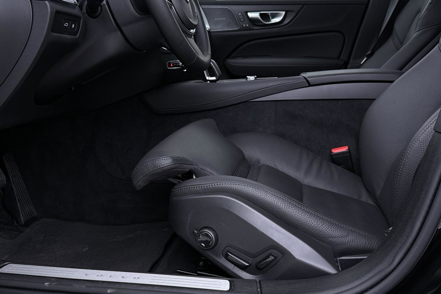 Volvo V60 T6 Plug-in hybrid Plus Bright | ACC | Panoramadak | 360° Camera | Head-Up | Harman/Kardon | Stoel+Stuurverwarming | Keyless | Getint Glas