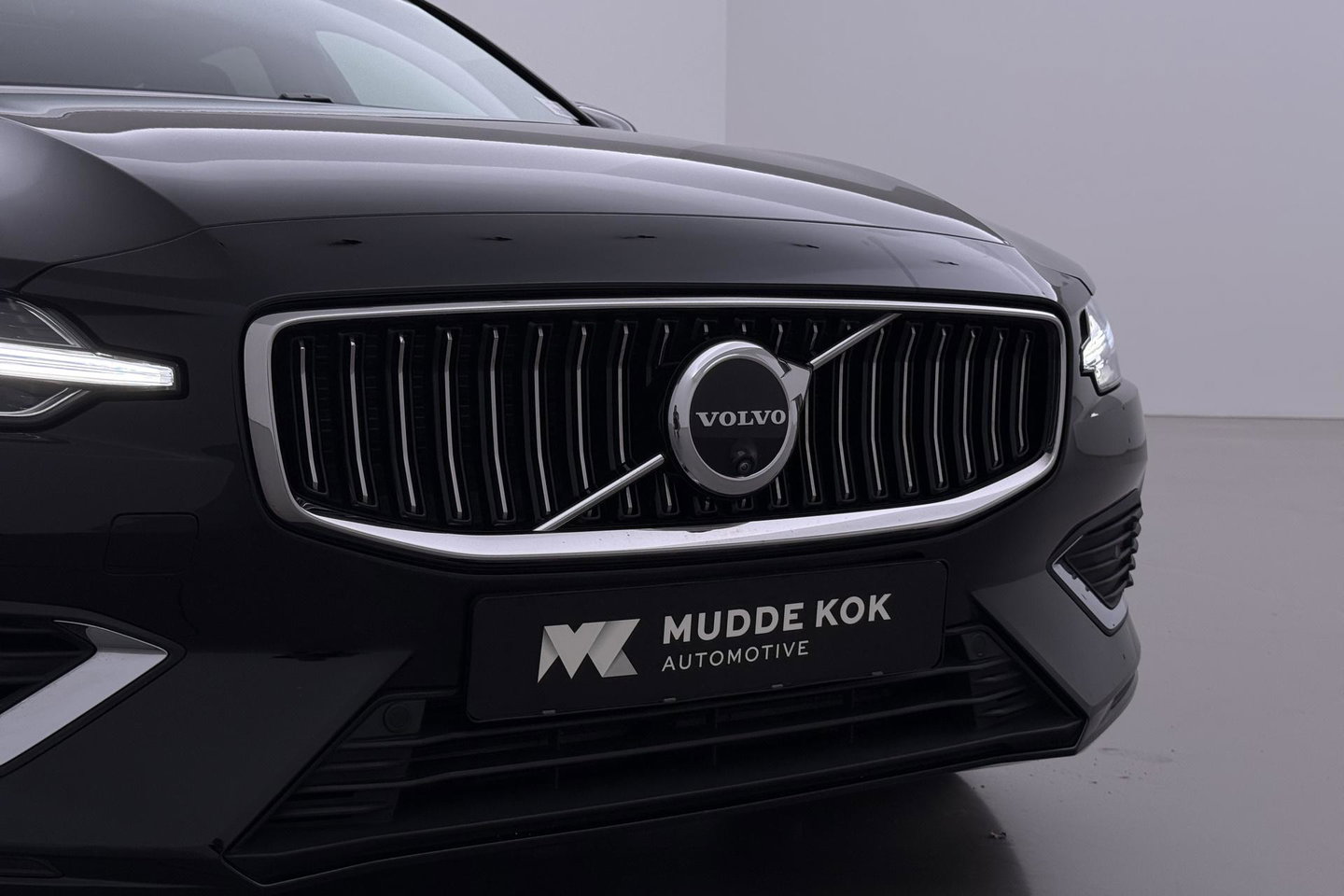 Volvo V60 T6 Plug-in hybrid Plus Bright | ACC | Panoramadak | 360° Camera | Head-Up | Harman/Kardon | Stoel+Stuurverwarming | Keyless | Getint Glas