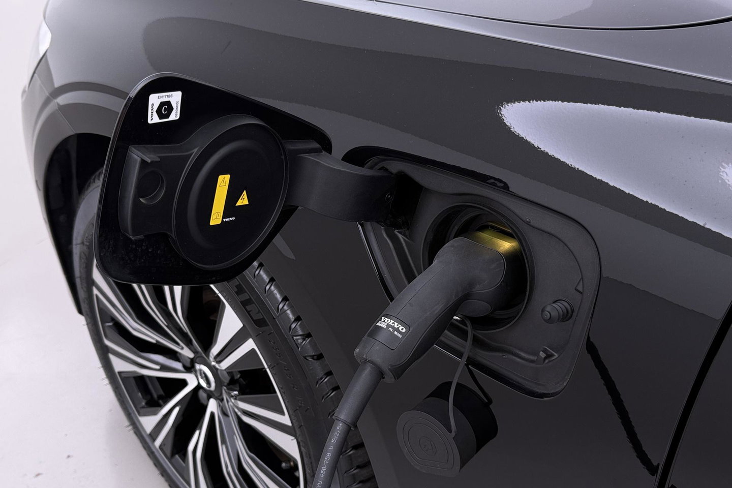 Volvo V60 T6 Plug-in hybrid Plus Bright | ACC | Panoramadak | 360° Camera | Head-Up | Harman/Kardon | Stoel+Stuurverwarming | Keyless | Getint Glas