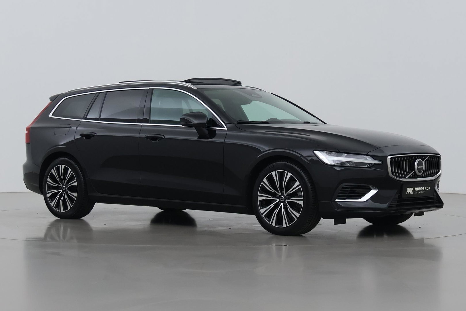 Volvo V60 T6 Plug-in hybrid Plus Bright | ACC | Panoramadak | 360° Camera | Head-Up | Harman/Kardon | Stoel+Stuurverwarming | Keyless | Getint Glas