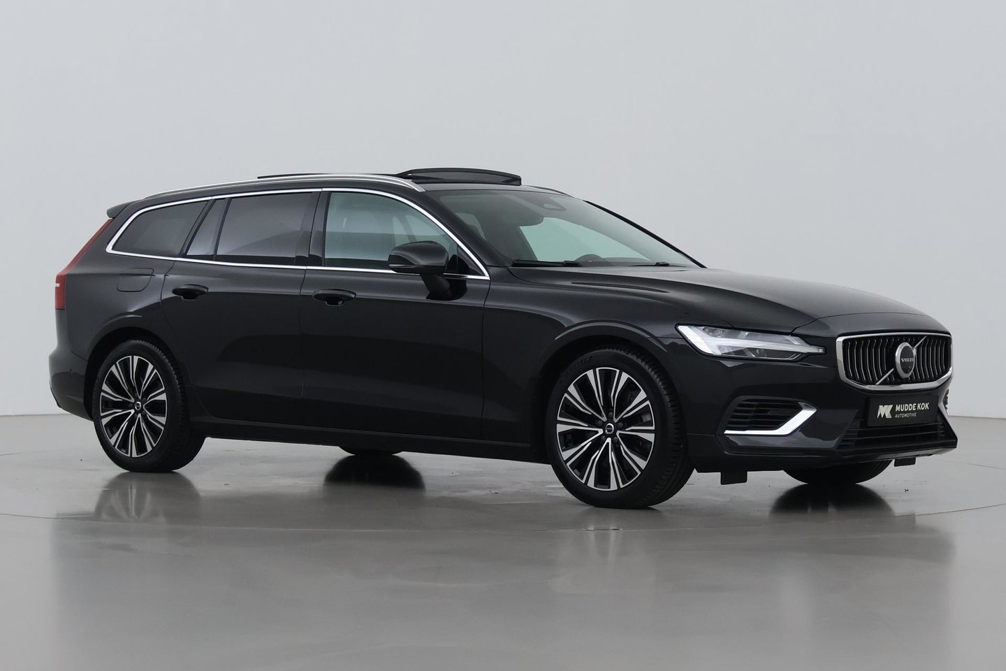 Volvo V60 T6 Plug-in hybrid Plus Bright | ACC | Panoramadak | 360° Camera | Head-Up | Harman/Kardon | Stoel+Stuurverwarming | Keyless | Getint Glas