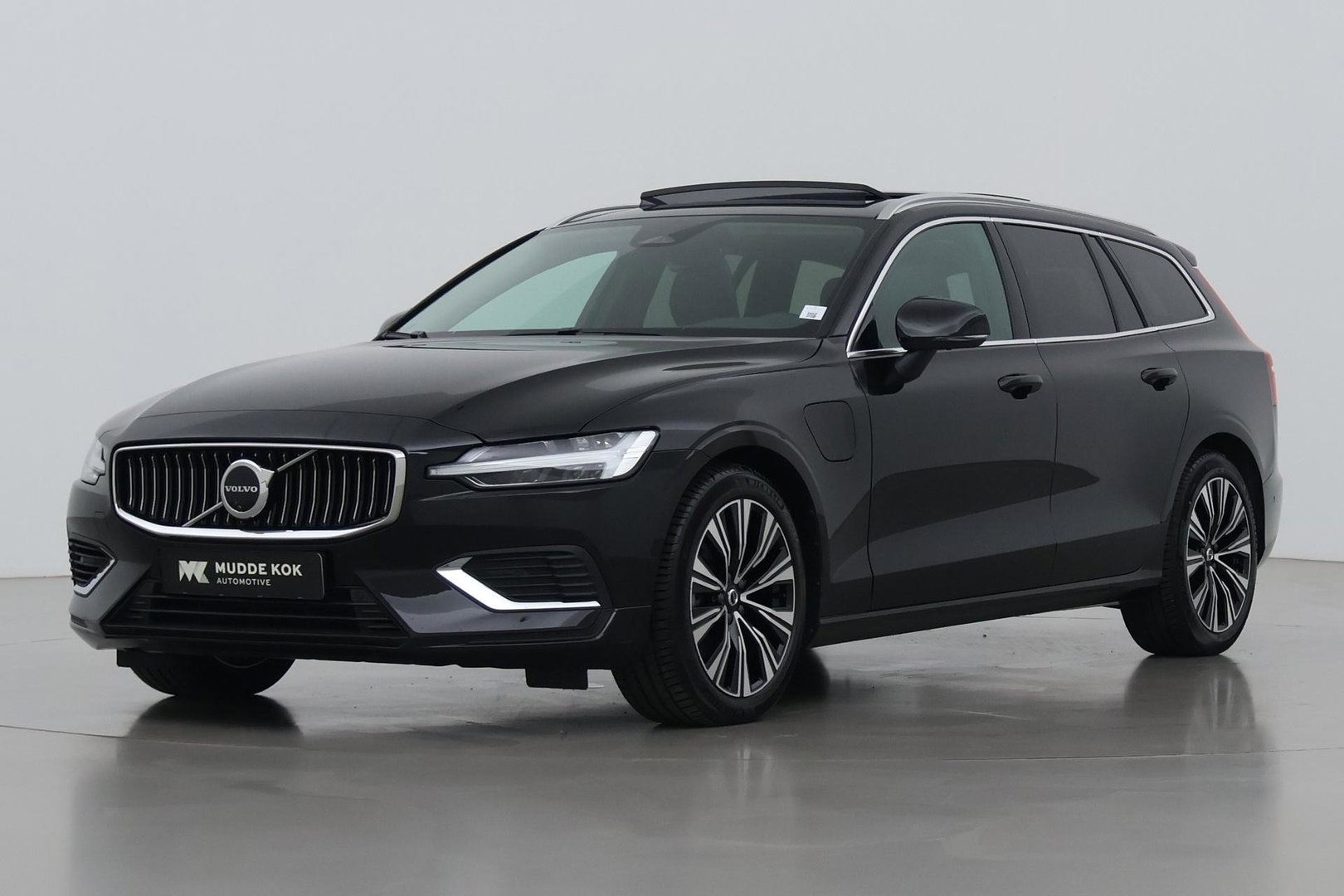 Volvo V60 T6 Plug-in hybrid Plus Bright | ACC | Panoramadak | 360° Camera | Head-Up | Harman/Kardon | Stoel+Stuurverwarming | Keyless | Getint Glas