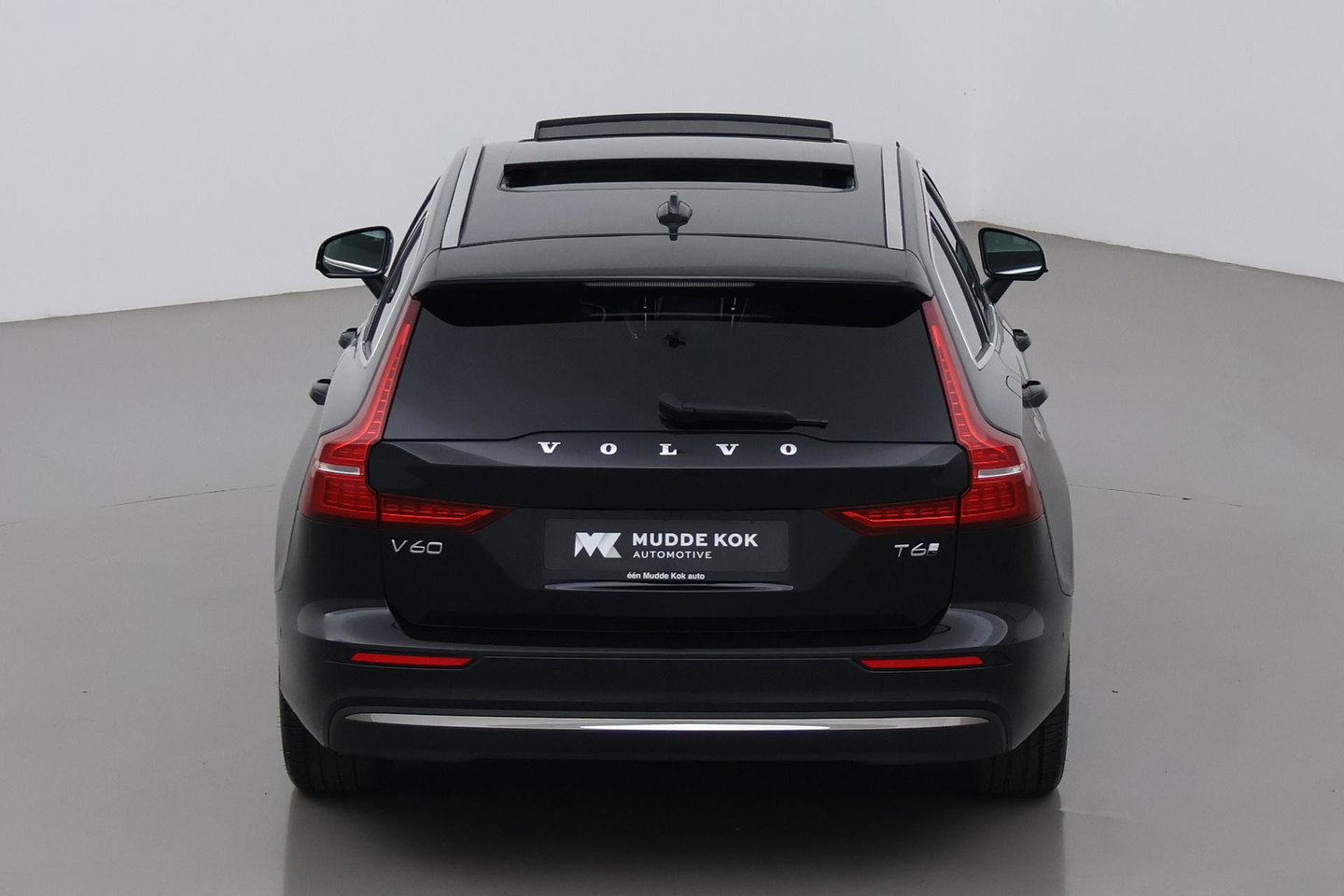 Volvo V60 T6 Plug-in hybrid Plus Bright | ACC | Panoramadak | 360° Camera | Head-Up | Harman/Kardon | Stoel+Stuurverwarming | Keyless | Getint Glas